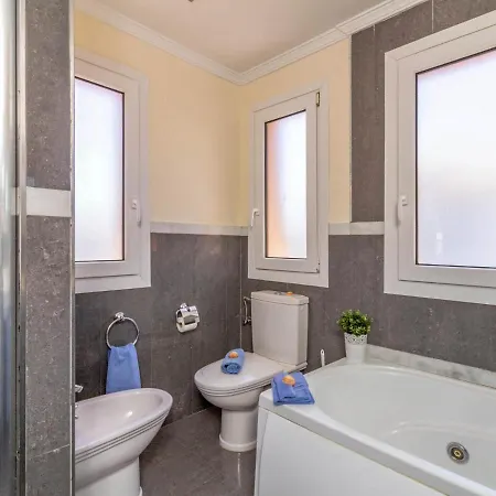 Guadalmansa Sleeps 6 With Pool And Wifi * Estepona
